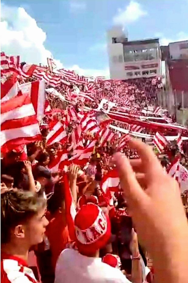 Gracias a todos los hinchas de IACC que se sumaron colaborando para las banderas de ayer!

Felicitaciones a todas las agrupaciones, filiales, barras, socios y socias que se encargan de poner color y carnaval en el Monumental ❤️🇦🇹

#AguanteInstituto
#BancandoLosTrapos
#La1918