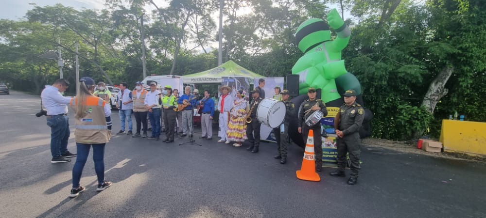 OrquestaIbague's tweet photo. En horas de la tarde, Realizamos acompañamiento al Departamento Administrativo de Tránsito y Transporte del Tolima a la Dirección de tránsito y transporte seccional tolima en el peaje de Alvarado al lanzamiento del plan  #ApasionatePorLaSeguridad #Altolimavamos https://t.co/rkGh558DE9