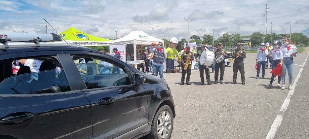 OrquestaIbague's tweet photo. Realizamos el acompañamiento al Departamento Administrativo de Tránsito y Transporte del Tolima y a la Dirección de tránsito y transporte seccional tolima de la Policía Nacional, en el peaje de gualanday al lanzamiento del plan  #Apasiónateporlaseguridad  #Altolimavamos https://t.co/tGiwBYYS2d