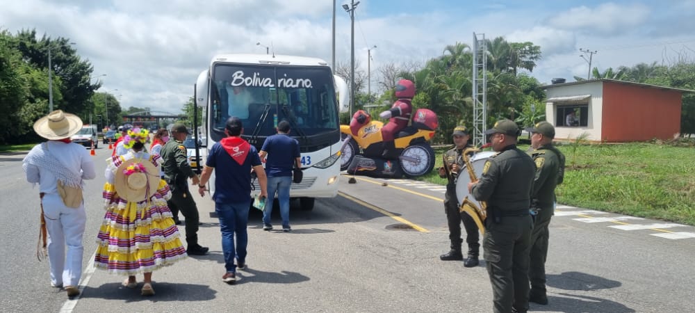 OrquestaIbague's tweet photo. Realizamos el acompañamiento al Departamento Administrativo de Tránsito y Transporte del Tolima y a la Dirección de tránsito y transporte seccional tolima de la Policía Nacional, en el peaje de gualanday al lanzamiento del plan  #Apasiónateporlaseguridad  #Altolimavamos https://t.co/tGiwBYYS2d
