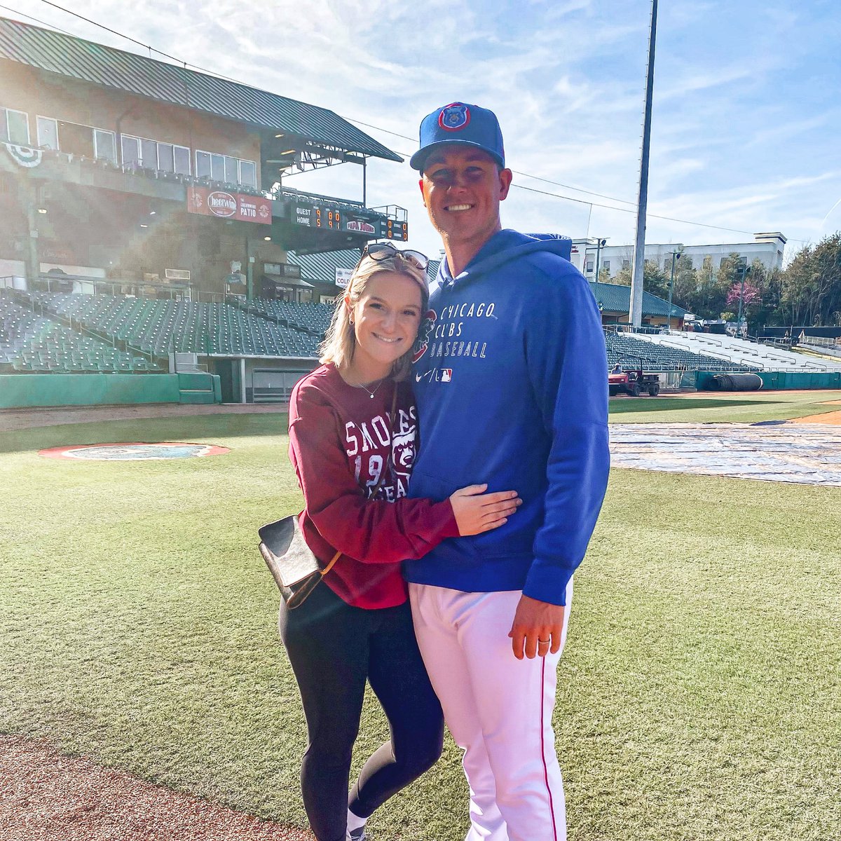 First game of the season in the books ✔️ So proud to see you back on the mound <a href="/rileythomp19/">Riley Thompson</a> 💙🤍