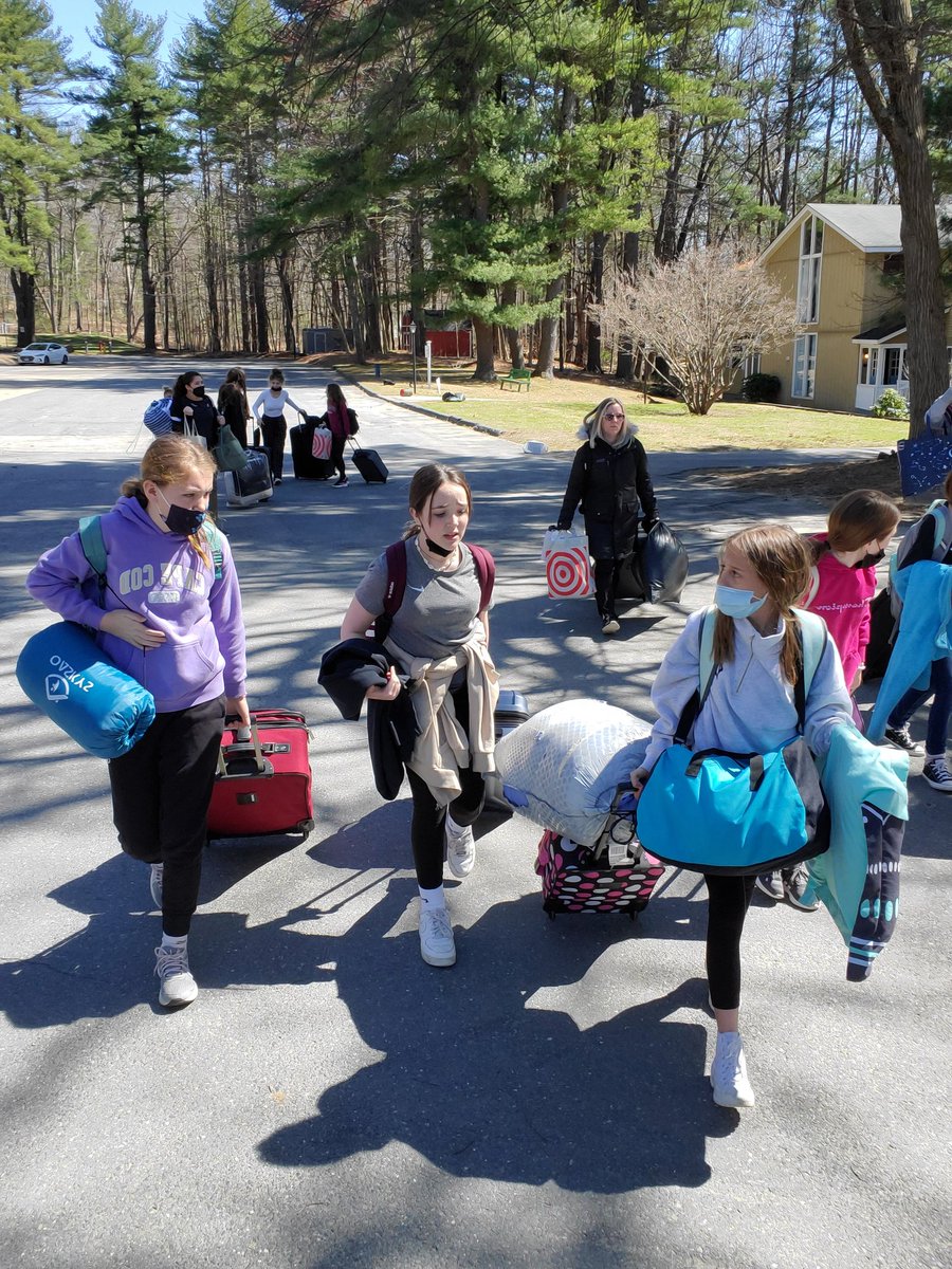 AnnaMMills's tweet photo. We made it to Nature's Classroom! We moved in, had lunch, and we had our first field group!  #WBwildcats #HowardRocks https://t.co/Y0IHUFtYIm
