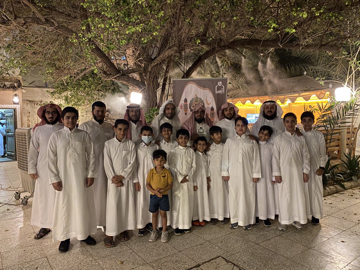 Hasan83920012's tweet photo. مبادرة إنسان في حيّـنا تتألق .. استضافة كريمة ومشاركة مميزة لأبناء الفرع مع جماعة مسجد العوشن في إفطار رمضاني، وباشراف إمام المسجد الشيخ/ عبدالله العوشن https://t.co/WlPQpnmwYw
