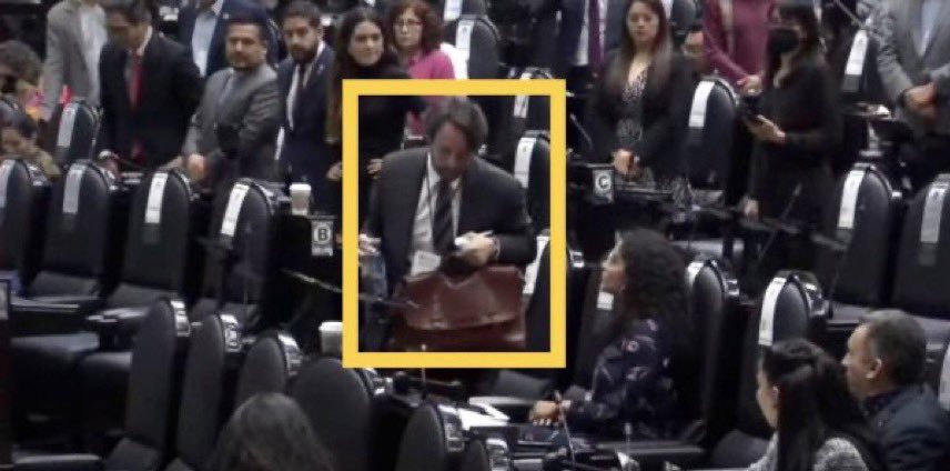 ¡La oposición metió al cabildero italiano Paolo Salerno al pleno de la Cámara! 

Salerno es coordinador del Comité de Energía de la Cámara de Comercio Italiano, socio de Enel, empresa denunciada por la CFE por el mercado negro de autoabasto.