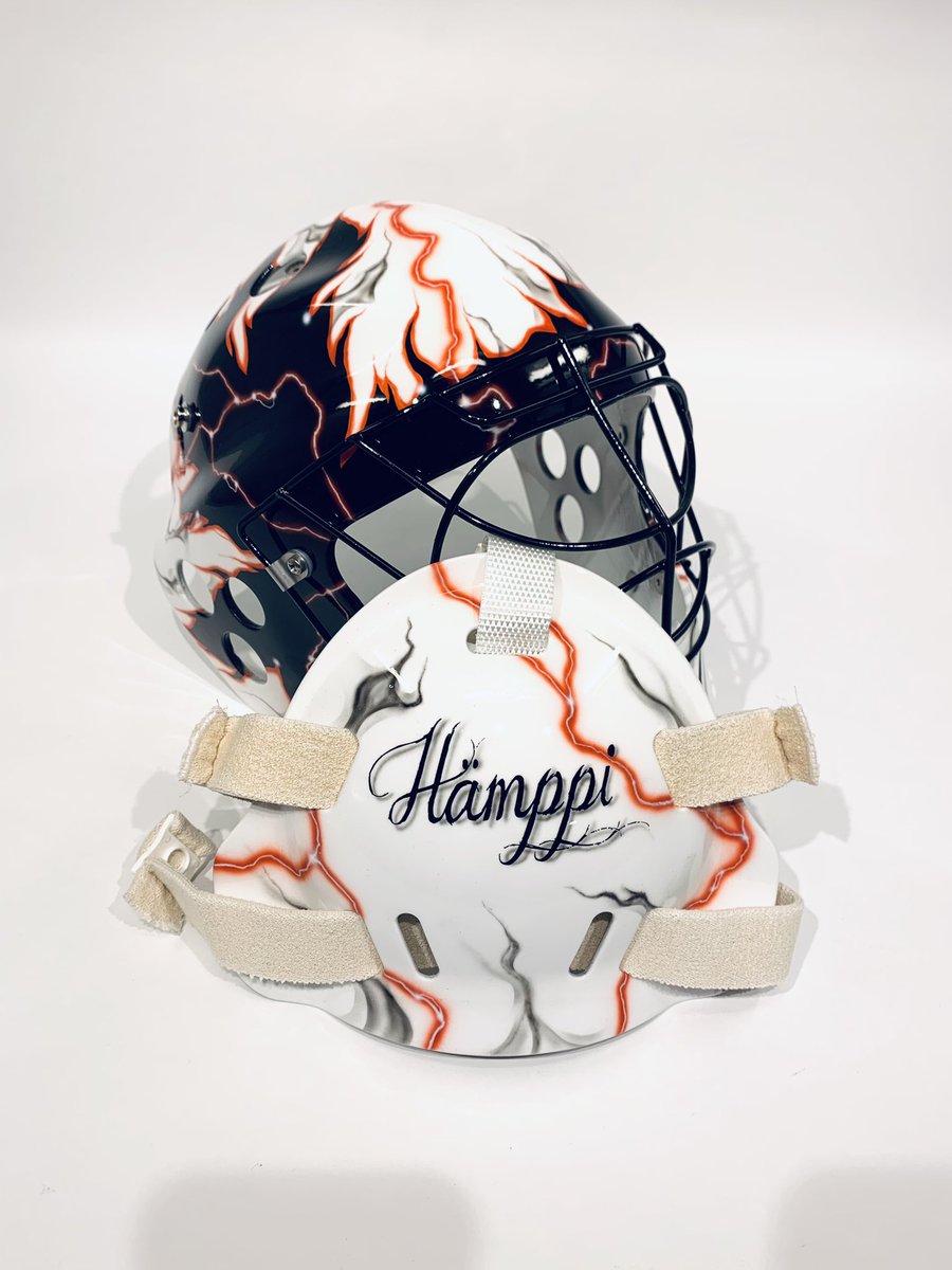 - Hämppi -
Marko Hämäläinen
Team: LeBa Truckers
Mask: Wall W3F
2021

Markon vanhempaan Walliin tehtiin uusi maalaus. Hän halusi vahvasti Pricen olympiamaskin tyyliä ja niin tehtiin. Lehdet rikottiin repaleiksi, numero leukaan ja lempinimi taakse. #maalaushommat #temedesigns