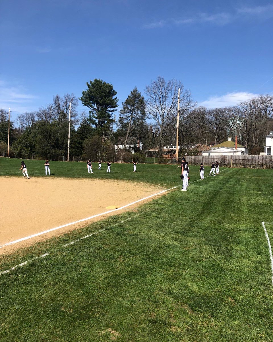 MrEhalasclass's tweet photo. For the first time in 3 years, baseball at Holbein! Go Dragons!!#baseballisback @MHTSD_Holbein @MHTSD_DRAGONS https://t.co/BvU4yyuiZD