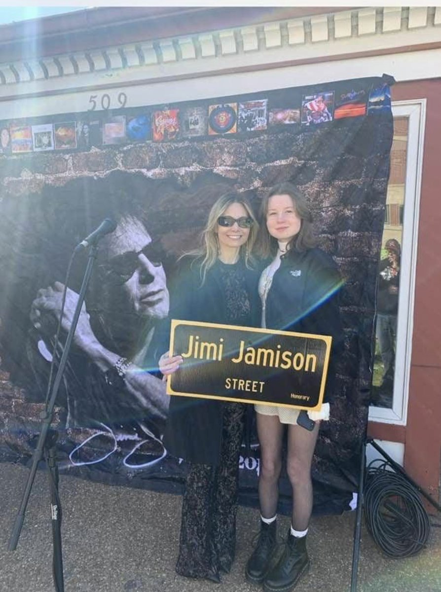 ALJamison95's tweet photo. #jimijamison, #survivor,#imalwayshere, #eyeofthetiger https://t.co/9JOFxOmfI7