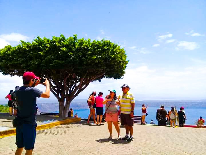 #Nicaragua 
📍Feliz inicio de Semana Santa!!
Turistas Nacionales y Extranjeros desde tempranas horas recorren el Destino Turistico más visitado por su bellisima  vista Panorámica Mirador de Catarina  🏝⛱😎
#VeranoAmorAlegria