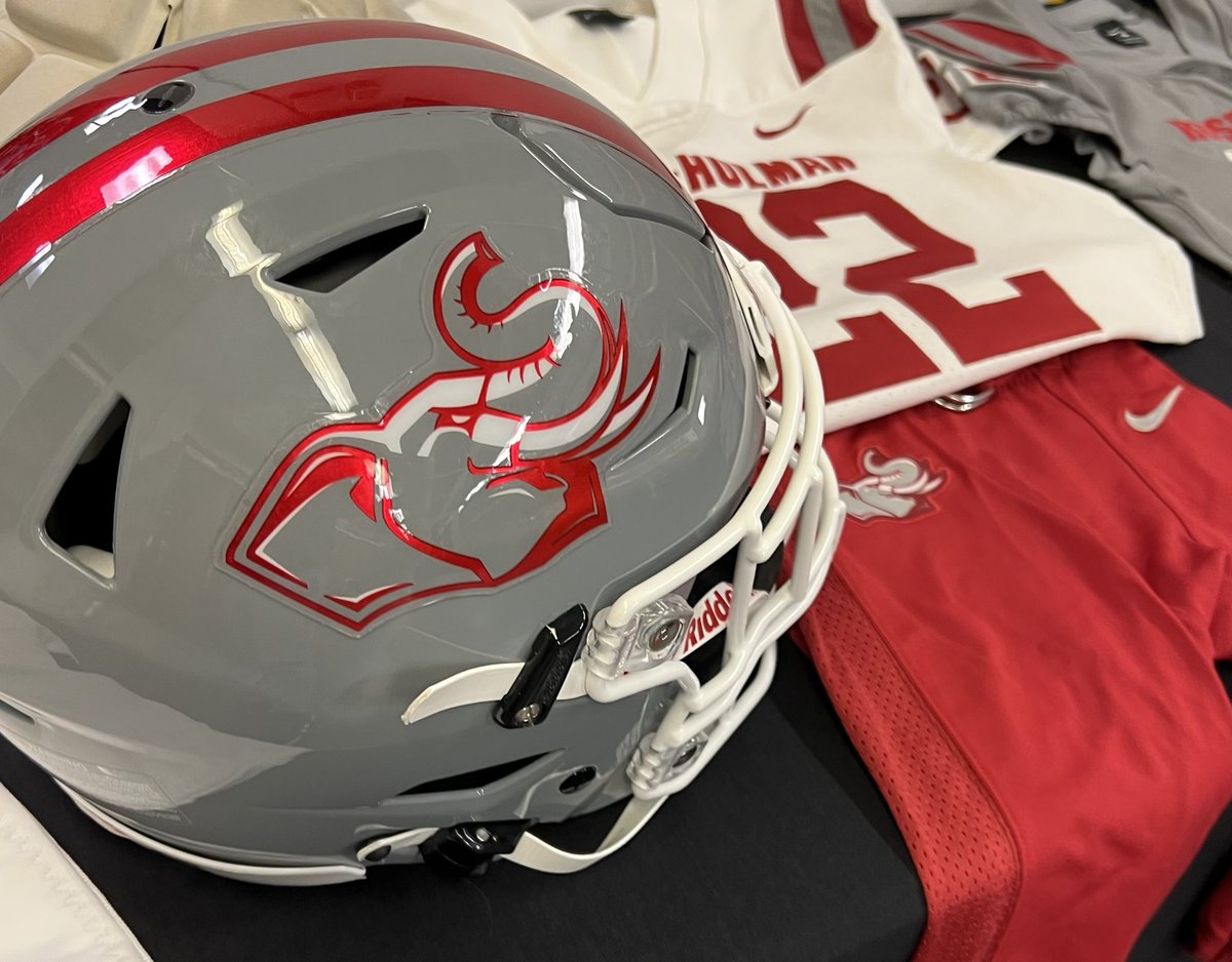 TroyMcFarlane4's tweet photo. Had a great visit to @RoseHulmanFB @RoseHulman the campus and the football program are both amazing and truly synced for success playing competitive football while securing a degree from #1 engineering school. Big thanks to @Coach_Fries and @CoachSokolRHIT https://t.co/Hb2Yx0FOQe