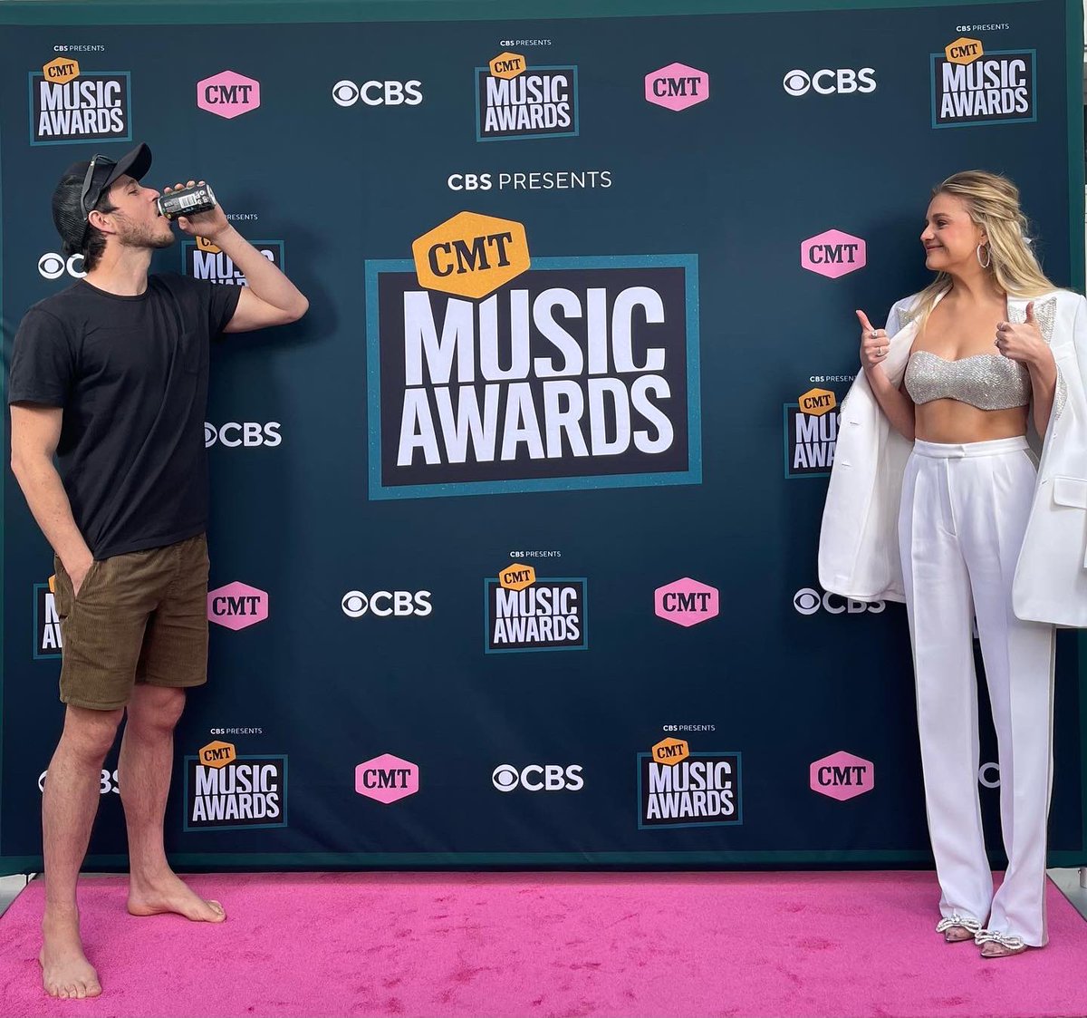 Morgan_Evans's tweet photo. My kinda carpet ✌️ @CMT #cmtawards @KelseaBallerini https://t.co/m4rlyO4kZT