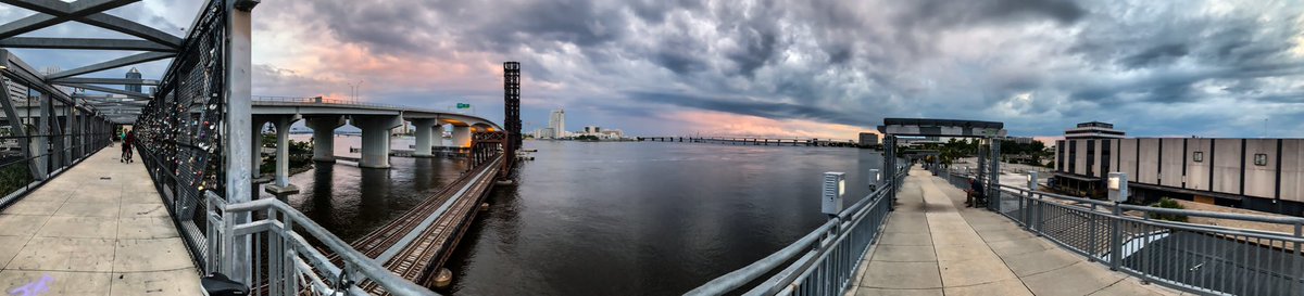 MyronStone2's tweet photo. Panoramic view from bridge in Jacksonville, Fl. #jacksonville #photo #photography #photographer #urbanphotography #clouds #colors #mjstone #stonegrfx #mjstonegrfx https://t.co/3KgqRFpqYJ
