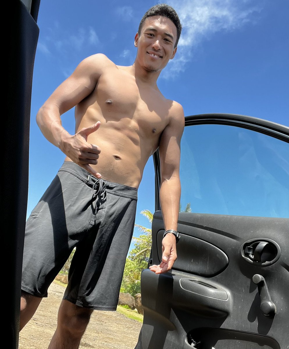 gQTia's tweet photo. Just another Kauai boy reminding you to smile today 😜 #blessed https://t.co/YmSXC6M4yo