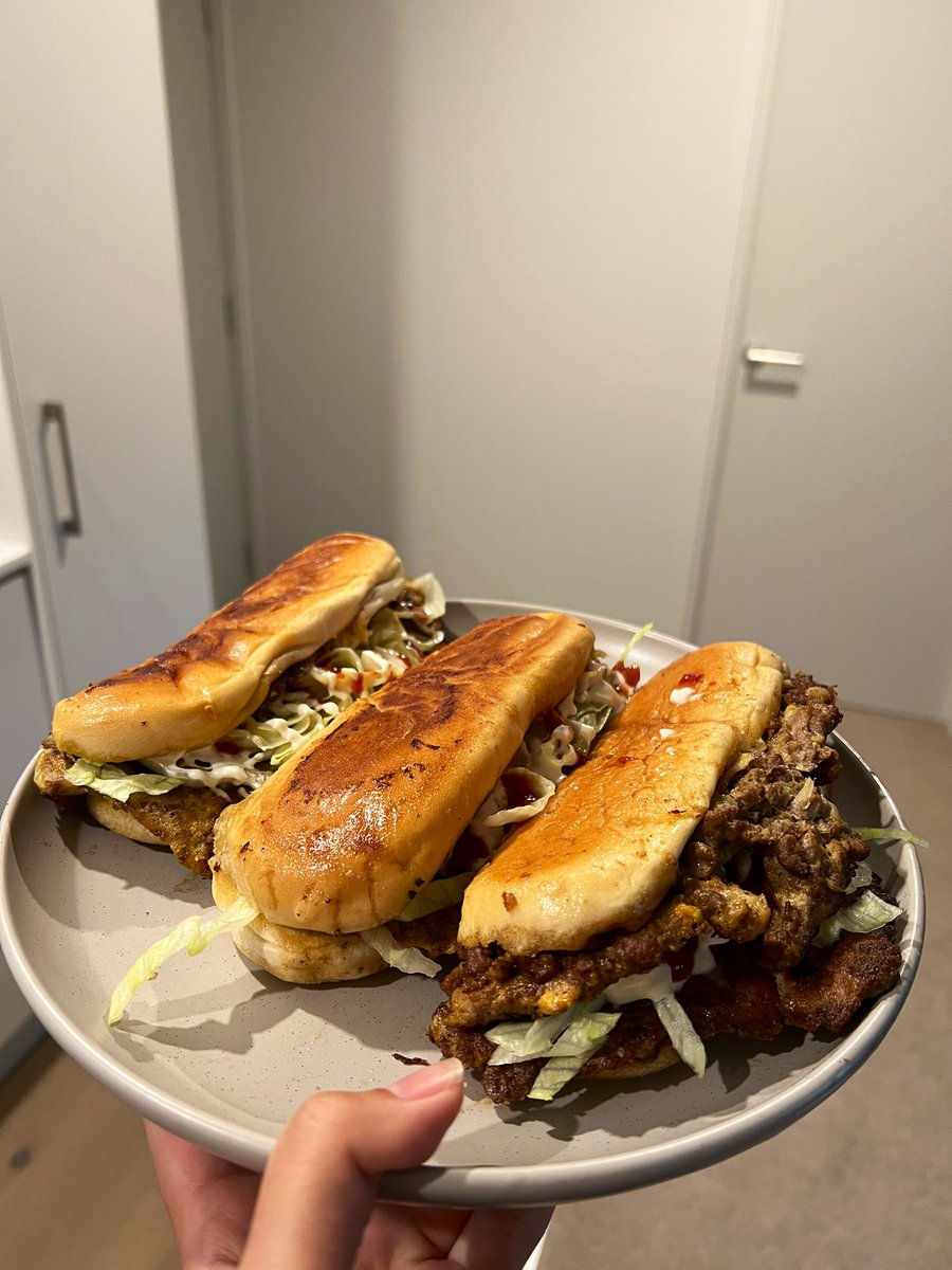 ainaazulkifli's tweet photo. Feeling very low yesterday so I made roti john isi anti-scam. #wheninnz https://t.co/Pl0wqJX2Yk