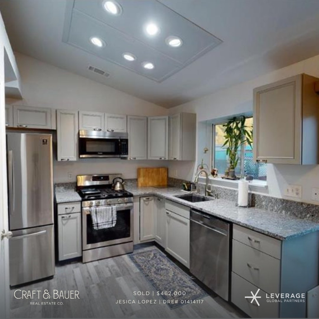 CraftAndBauer's tweet photo. Behind a charming white fence and manicured lawn, this bright #Salida bungalow stole our buyer's heart with its high ceilings and updated kitchen. They'll enjoy the smell of lemon blossom from the comfort of a breezy gazebo in their backyard.

🍋 #Sold by Jes Lopez · $462k https://t.co/DAlBhHeUN8