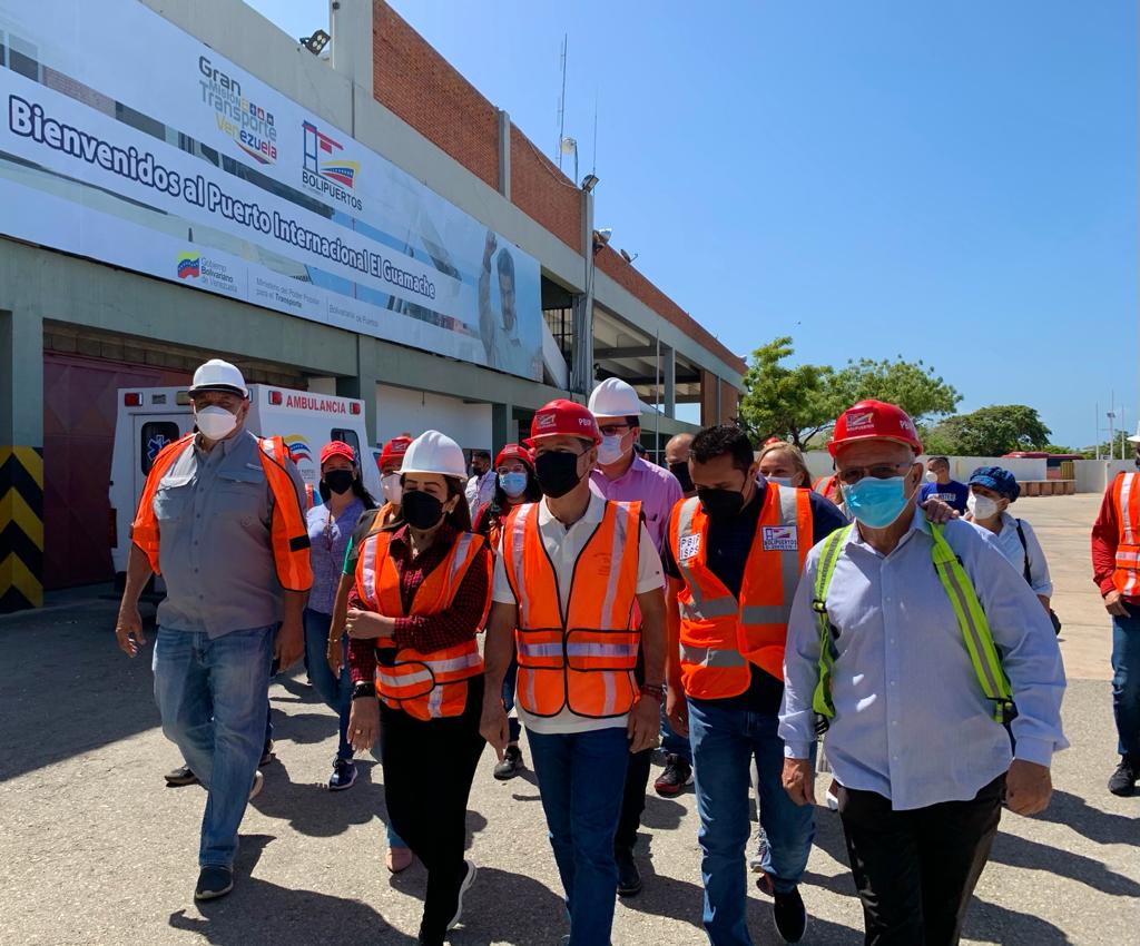 psuvislacoche's tweet photo. Más de 366 mil cestas de alimentación arribaron al Puerto Internacional de El Guamache en #Margarita, para ser distribuidas al pueblo neoespartano, mediante los CLAP, gracias a las políticas de protección social del presidente @nicolasmaduro. 

@JoseGVielmaMora @freddyjserrano https://t.co/vQQOxuEamA