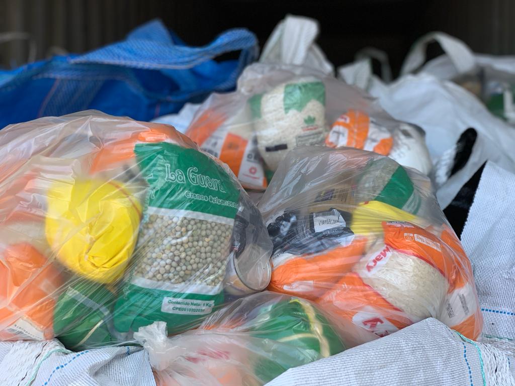 psuvislacoche's tweet photo. Más de 366 mil cestas de alimentación arribaron al Puerto Internacional de El Guamache en #Margarita, para ser distribuidas al pueblo neoespartano, mediante los CLAP, gracias a las políticas de protección social del presidente @nicolasmaduro. 

@JoseGVielmaMora @freddyjserrano https://t.co/vQQOxuEamA