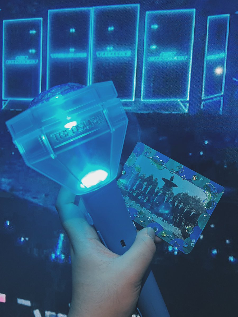 threesiyaa_'s tweet photo. Hoping to be part of the blue ocean soon where I’ll scream out the names and masterpieces that inspired me to go on. 

My treasure, ily always @treasuremembers ♡ https://t.co/dvOGkm1ijU