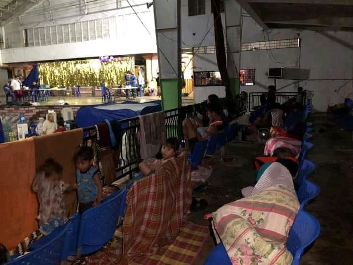 Hatdoggidogss's tweet image. Northern Iloilo needs your help!

Due to the Wrath of Bagyong agathon that have caused floods and landslides. 

As of 9:10 pm 97 families and 411 individuals here in our town Barotac Viejo Gymnasium

#NorthernIloiloNeedsHelp
#AgatonPH #IloiloNeedsHelp