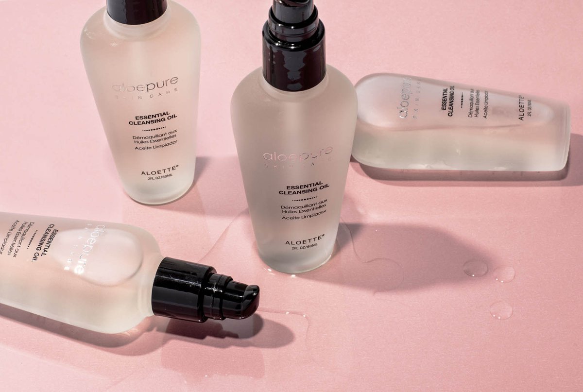 AloetteTew's tweet photo. Spring Clean Your Complexion with our Essential Cleansing Oil. This makeup emulsifier and pre-cleanse is perfect for all skin types. This nighttime cleanser has nourishing sesame, avocado, olive and safflower oils with a residue-free finish. 
Save 25% now https://t.co/HO0DVHlqa6 https://t.co/e8gSrM4s8i