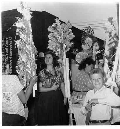 La tradición de las macetas viene desde finales del Siglo XIX y nace en el barrio San Antonio. 

Foto maceta década de 1950 

#ElDato de <a href="/HistoriadeCali/">Historia De Cali</a> cuenta que deben seguir
