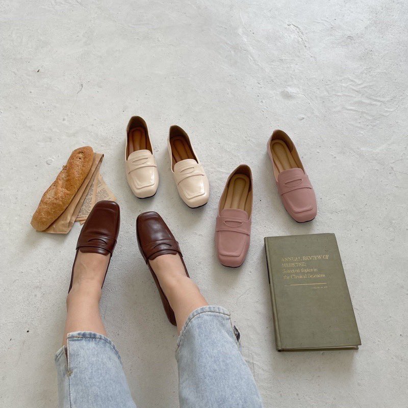 baranggcewe's tweet image. vintage flat shoes 🍂

shope.ee/2fV7O79cvp