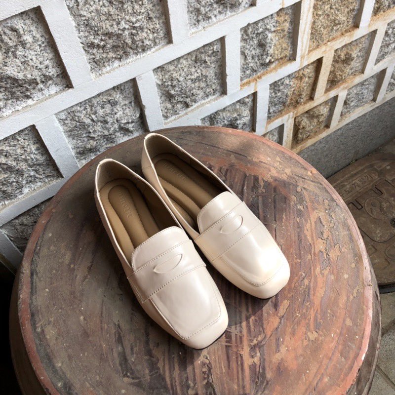 baranggcewe's tweet image. vintage flat shoes 🍂

shope.ee/2fV7O79cvp