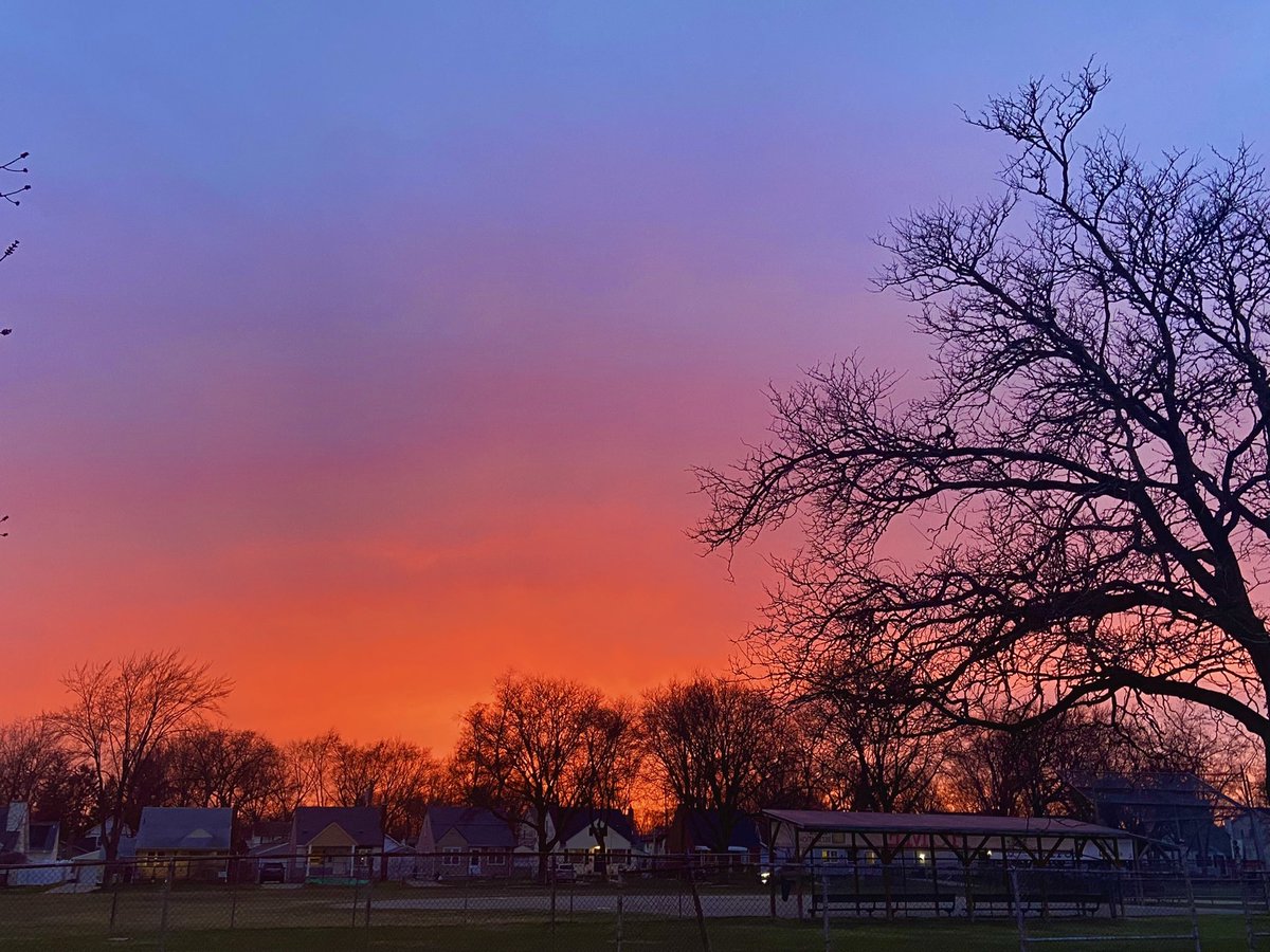 jamiesb5's tweet photo. #BaseballSunset https://t.co/lpbLeA8Bm3