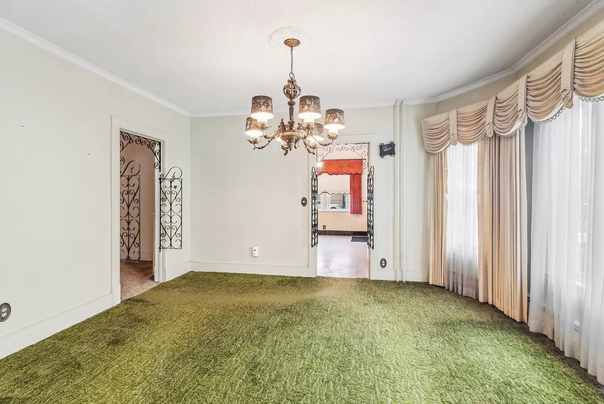 everythingfitz's tweet photo. idk, just really need someone else to know about this 100% batshit house. Maybe @RacketMN can do a profile on whoever is responsible for this decor? Surely they're an eccentric breeder of marmots or some such.

https://t.co/VRtywbRWEc https://t.co/YL3EfZXKst