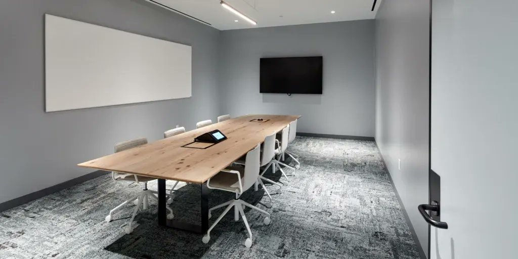 An #office should be more than four walls and a desk.

If that's what you're currently working with, we have news for you - you're missing out on valuable #workspace. Conference rooms add privacy, professionalism, &amp; #productivity to your office. Read more: buff.ly/3DV11Cf