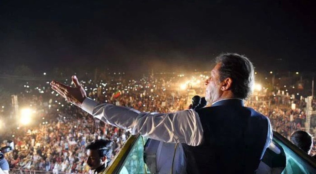 MianShayanAwan's tweet photo. That is why Imran Khan said, "Is there anyone left who is not against me? ... In fact, this was his success, he exposed all the thieves and beggars This is just the beginning. We all know very well that Imran Khan on Roads becomes more dangerous for these looters https://t.co/iearTx5wn2