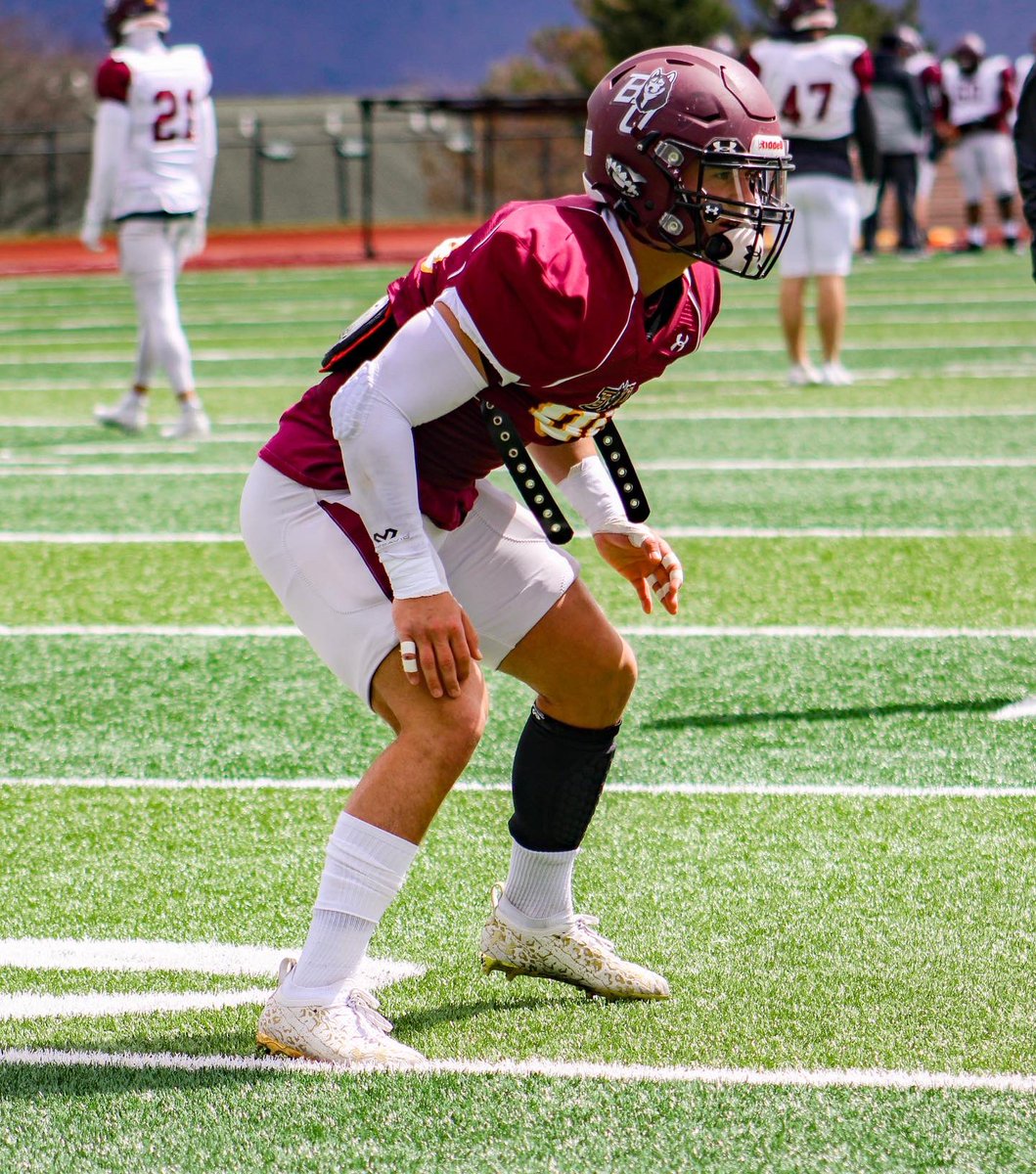 BloomUFootball's tweet photo. No distractions, Just Work https://t.co/Ijxv3Tnt7L