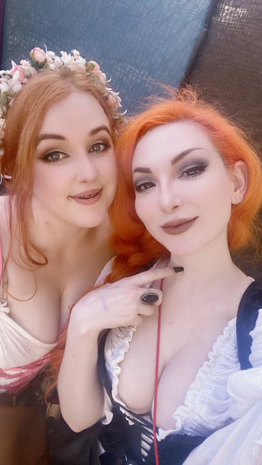 Faire last weekend was everything I needed it to be ? @reagankathryn_ and I made cute wenches I think