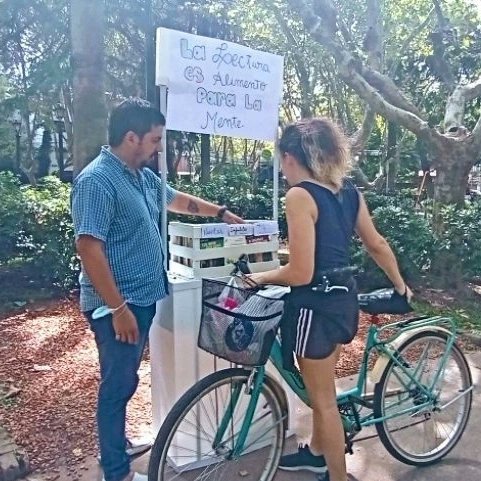 DiegoCarnicelli's tweet photo. 🤔¿Alguna vez te preguntaste los beneficios que tiene leer?

✨Leer favorece la concentración 

✨Leer favorece la empatía.

✨Leer alimenta la imaginación. 

🔉vecino ! vecina ! estudiantes! Los esperamos mañana . 😄Formá parte del mundo de la lectura con nosotros !

#lectur https://t.co/mQmDVdpI7G
