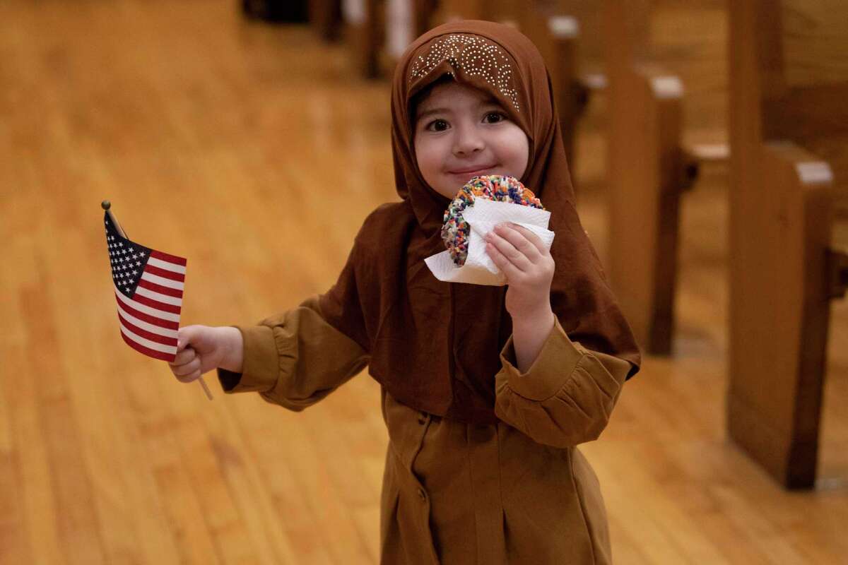 timesunion's tweet image. Last Friday, 35 immigrants from around the world take the Oath of Allegiance to become United States citizens at @DoaneStuart School in Rensselaer.

FULL PHOTO GALLERY: trib.al/ntntbFl