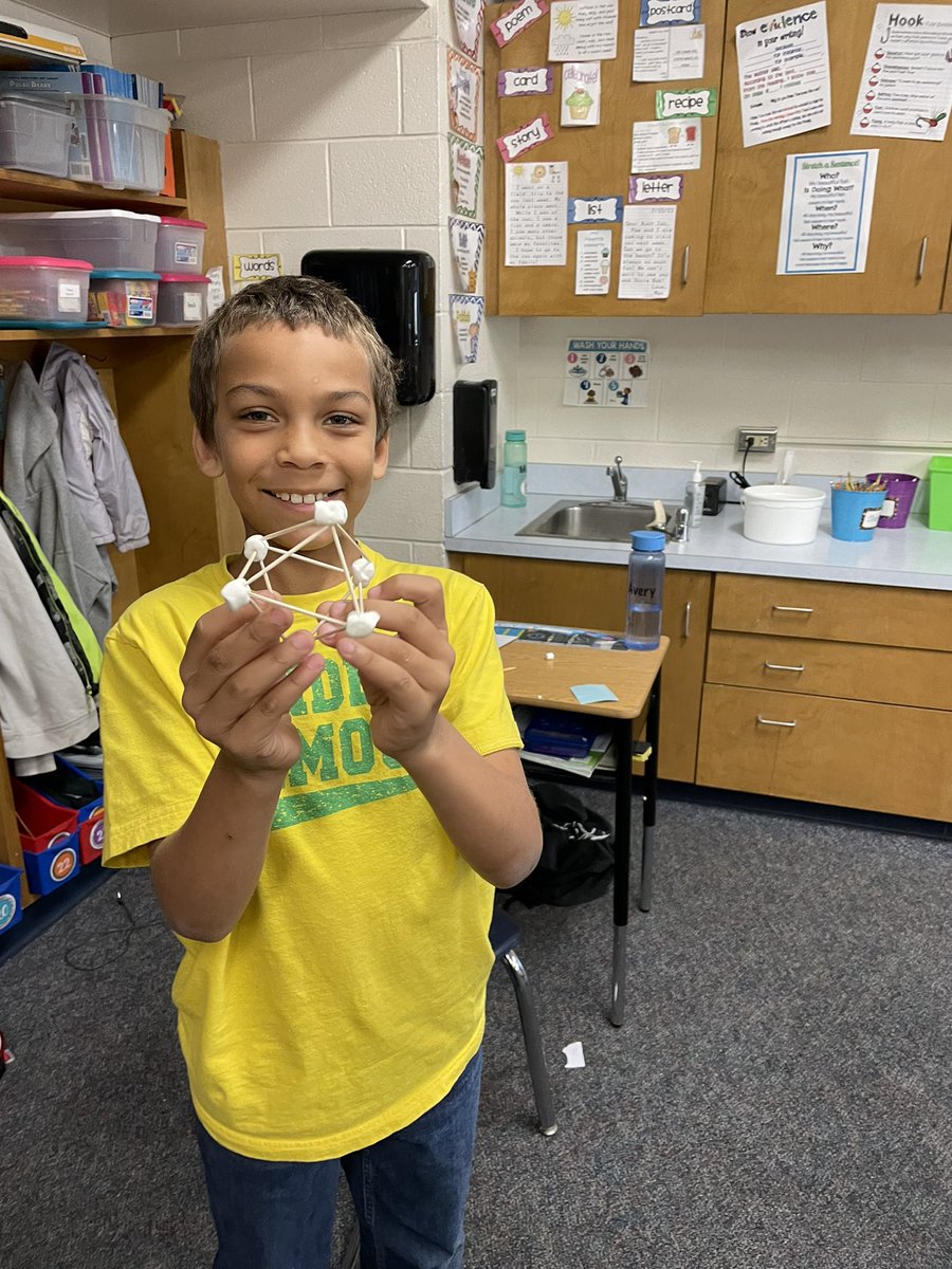 marciewarner28's tweet photo. @CentralPauline 2nd grade students creating 3-d shapes. #futureengineers #wearePC #PCBuildingourLegacy #PCStrongerTogether https://t.co/vQJah9d3pA