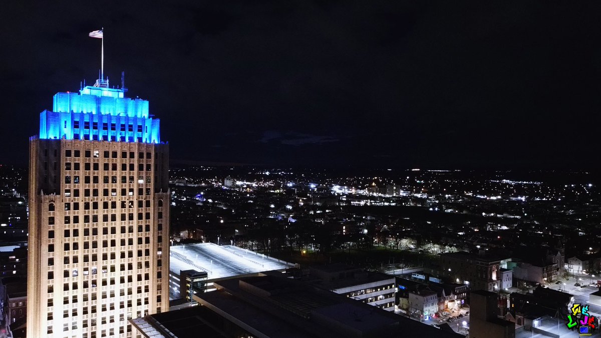 “They say skys the limit but i promise you its not the right amount of motivation can keep the youngins off the block” 🤞🏽🖤 Dope shot i caught while filming the other night ‼️ #Allentown #PA #LehighValley #LDB #WELiVETV #FreeSmash