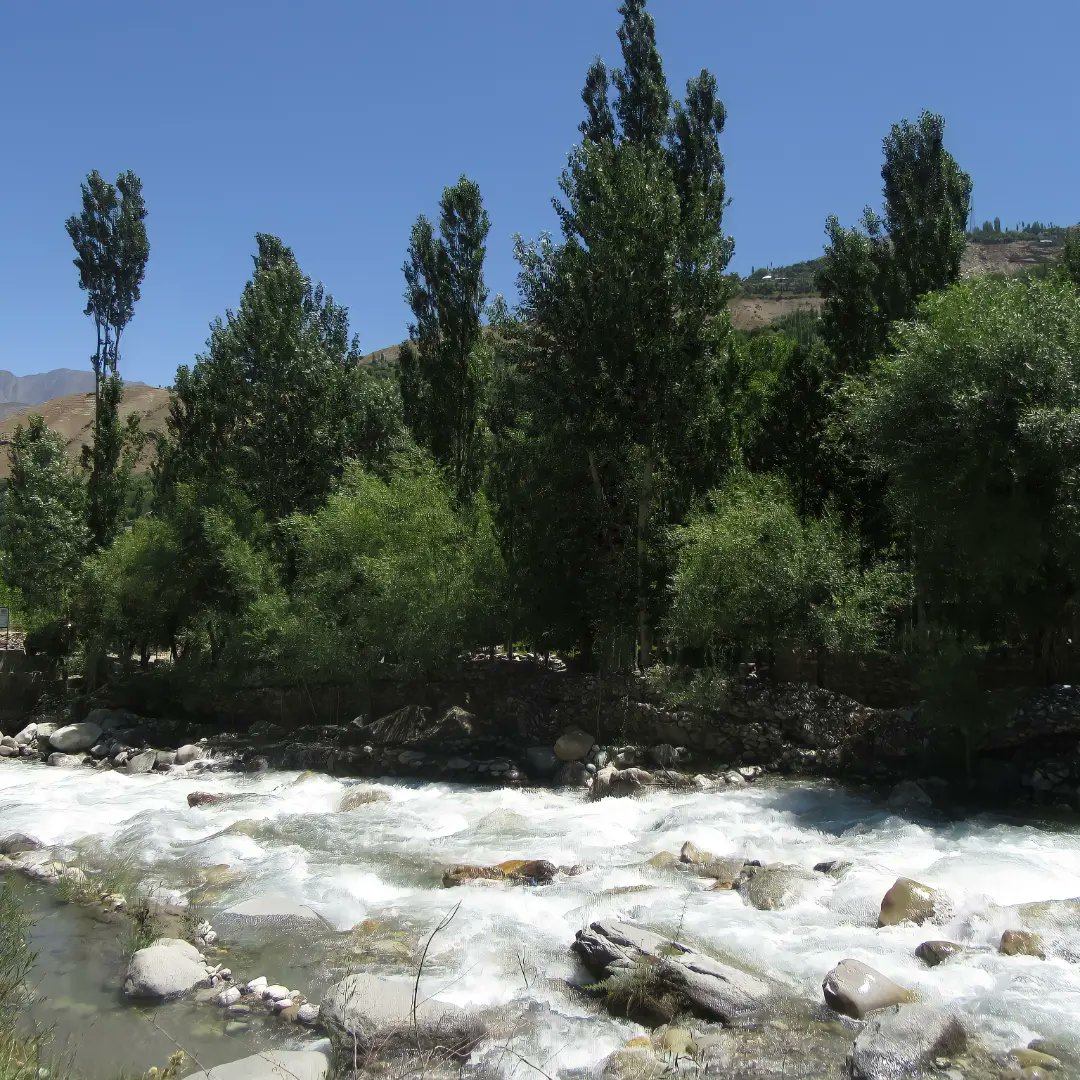 PeshawarGuide's tweet photo. The mesmerising Valley of Chitral https://t.co/MCSFrHxzge