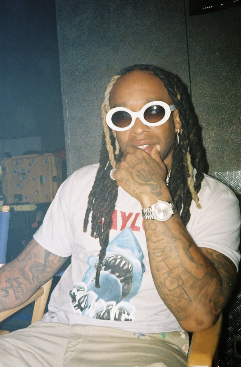 tydollasign's tweet photo. L E O N. T H O M A S. Shoutout fujjidom 📸 https://t.co/ydztvMBqLk