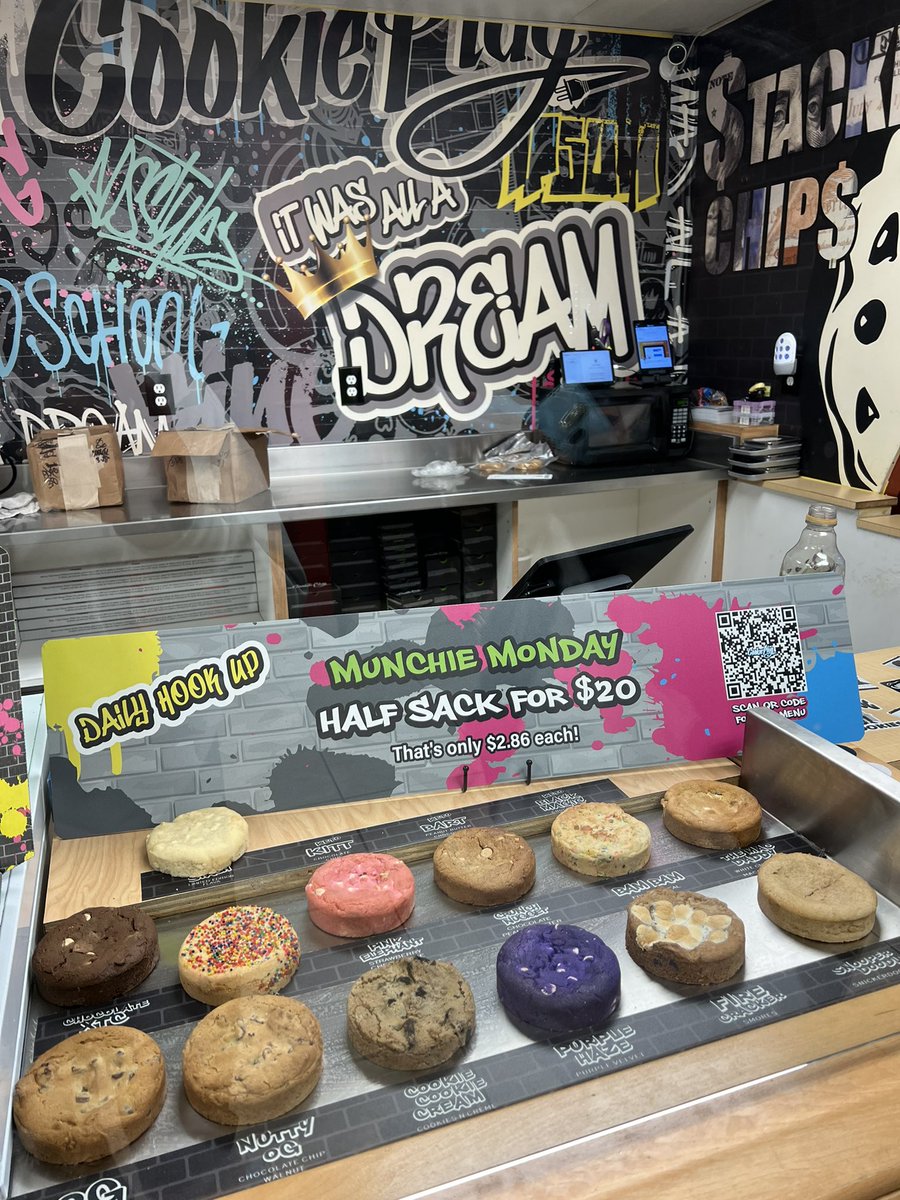 NabiWangs_413's tweet photo. This place is too funny😂They have a BamBam cookie lol #cookieplug https://t.co/voKRpk6wRM
