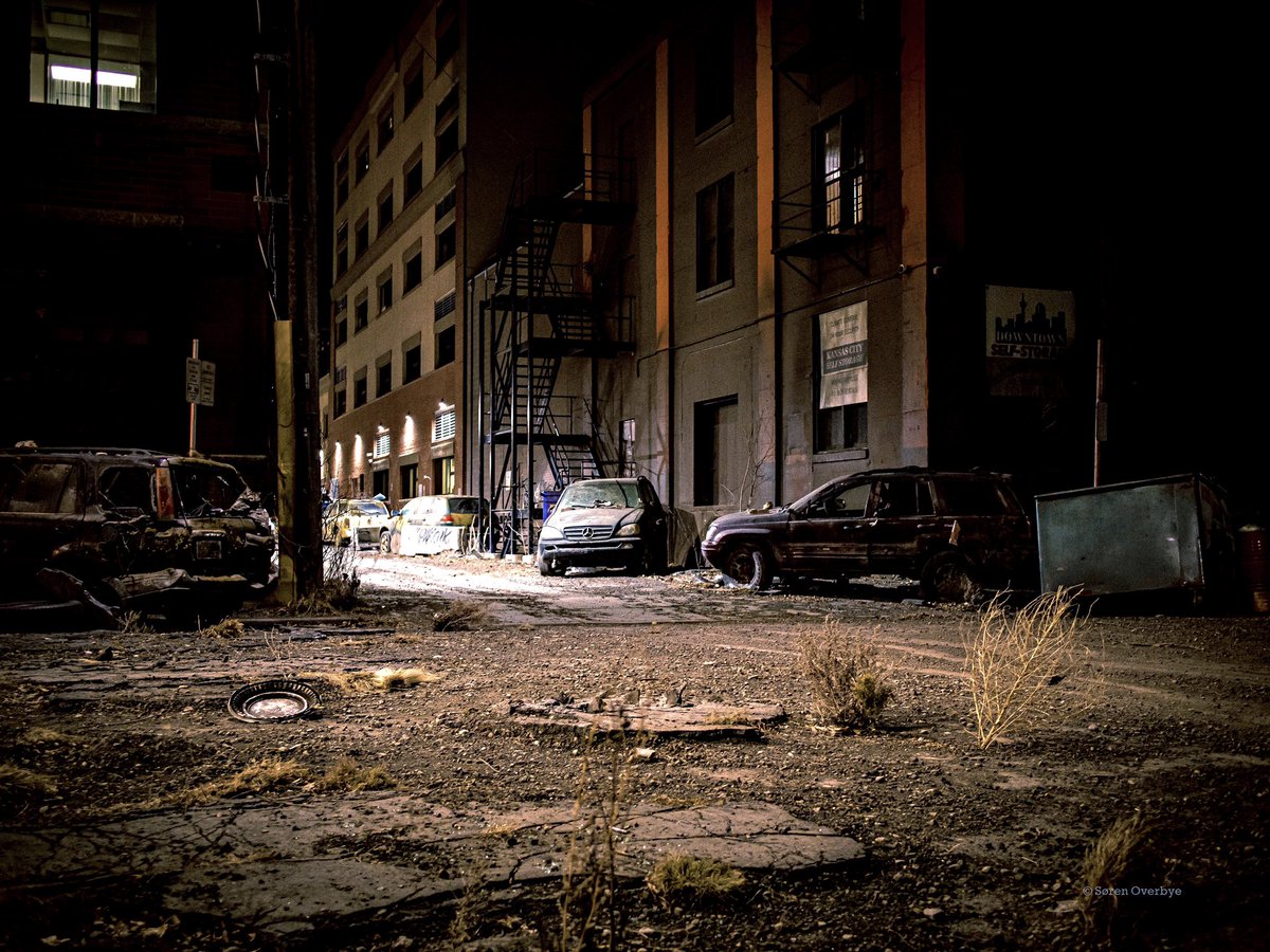 TheLastofUsNews's tweet photo. Amazing shots from the set of TLOU taken by photographer 📸@WalksHippie https://t.co/lG0Ltka5qX