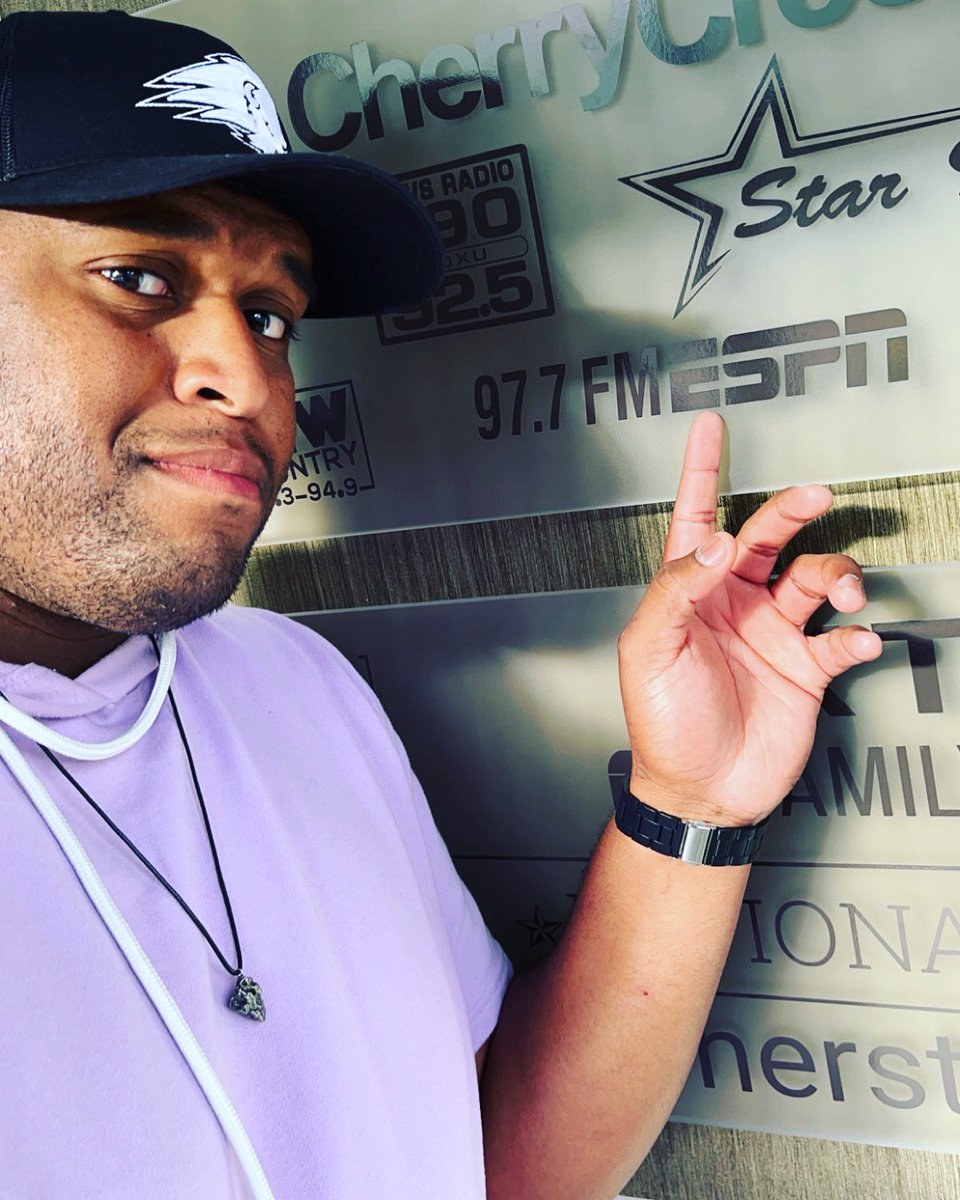 MaximusBane's tweet photo. VERY Excited To Start Being A Contributor On ESPN Radio! #BehindTheMic 🎙👀🙌🏾 https://t.co/imz8osvK9s