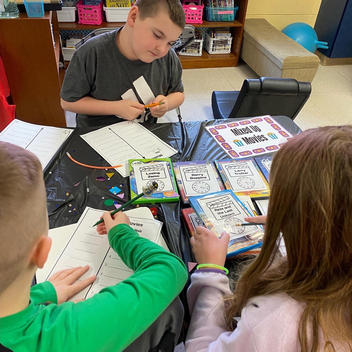 MylanPatriots's tweet image. 🍿 What better way to practice elapsed time than with a Movie Theatre Transformation! Ms. Dieringer’s 4th Graders put their math skills to the test today during Monday at the Movies! #mylanpatriots #math4lifeWV @Monongalia_Co @MCSDoesSumMath @WVEducation