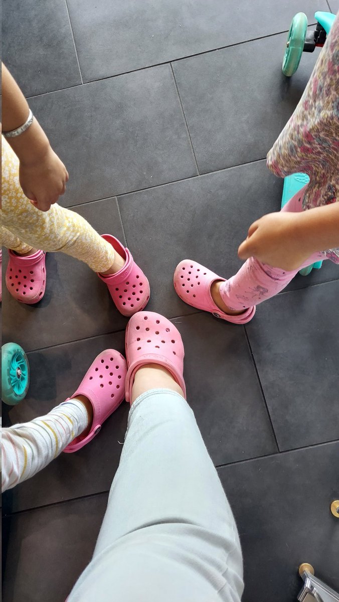 Kristenvandine's tweet photo. ran into 3 little girls at the Cafe with pink @Crocs on. we knew what we had to do #croccrew https://t.co/7E9PHEAsqc