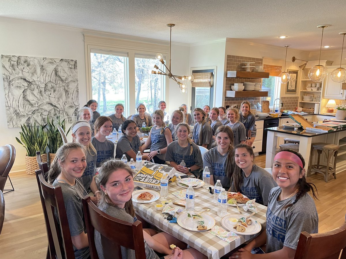 Feeding the girls so they’re ready to battle in another possible crazy night of wind/storms tomorrow night vs SMS. #teamdinner #tiredoftheweather @MattTrumpp