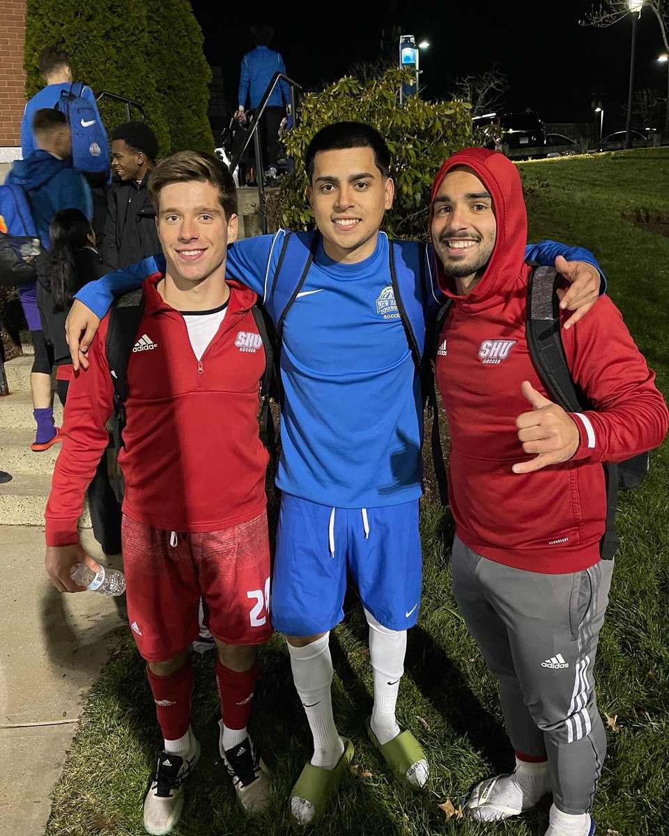 MrsSumra120's tweet photo. @LudloweSoccer alumni doing big things on the college field for the CT cup. Kristo &amp; Matheus playing for Sacred Heart Univ. &amp; Amar Sumra playing at the Univ. Of New Haven https://t.co/lnxe1suPGI