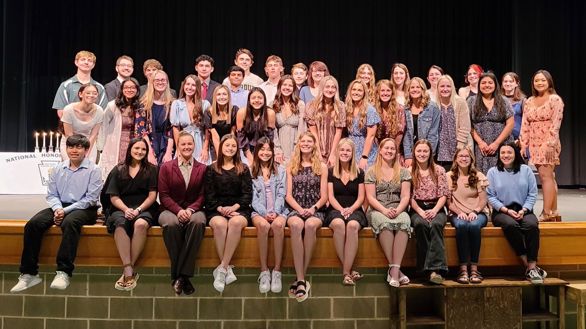 SHSS_NHS's tweet photo. Had a great evening inducting 30 new members to our chapter tonight! https://t.co/dU8KonmHKm