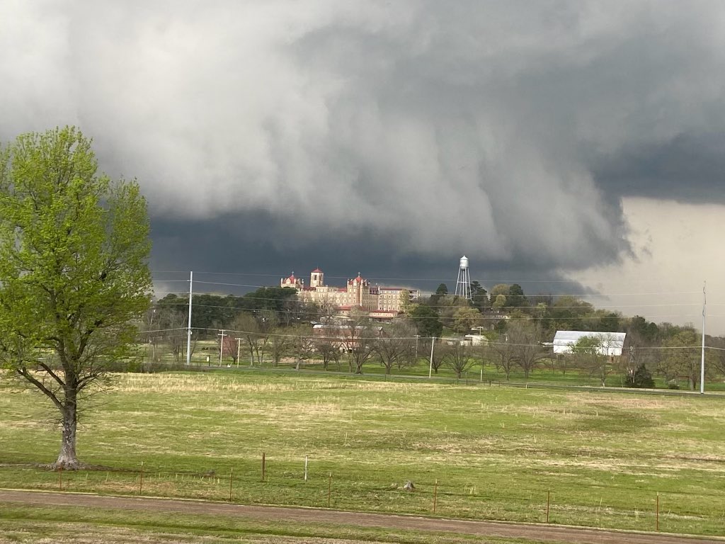 countrymonksbr1's tweet photo. We’re grateful to everyone who prayed /checked in as severe thunderstorms moved through Subiaco. Everyone at the Abbey is safe. Our Director of Maintenance, Sam Little, took this pic of the warned storm as it moved over the monastery. The brewery is undamaged: we’ll keep brewing! https://t.co/t4GPdJuJzl
