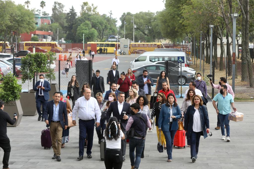 AnaLiliaHerrera's tweet photo. Desde esta tarde estamos en @Mx_Diputados listos para defender a #México. 

Queremos energías limpias y a bajo costo para las familias mexicanas. https://t.co/1GCBuQjvXE