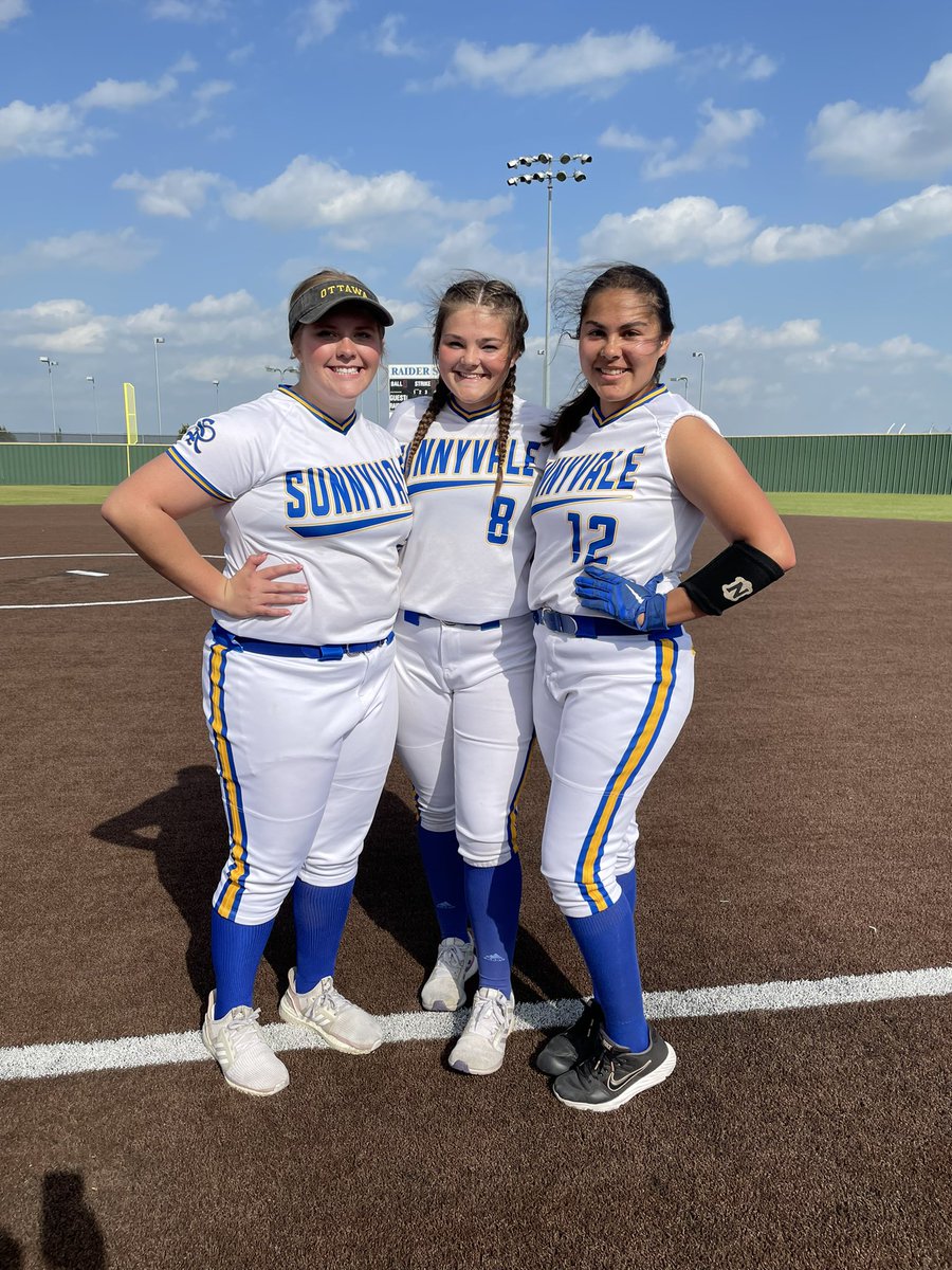 SValeRaiderSB's tweet photo. 9-8 win against Caddo Mills in 10 innings plus senior night!
MVP: Paige Delamar
Offensive MVP: Hailey Delamar
Defensive MVP: Blakely Peach https://t.co/pEMnoPvjGH