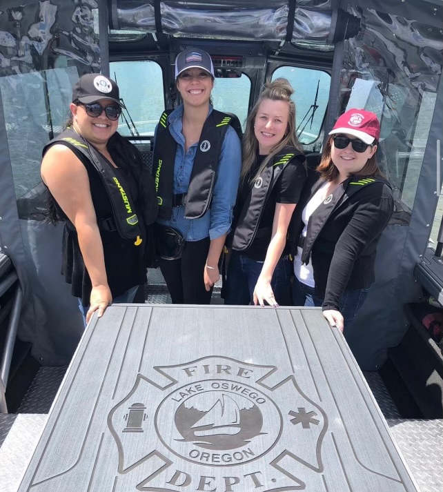 LakeOswegoFire's tweet photo. This week for National Telecommunicator Week we would like to thank our #LOCOM 911 dispatchers for their dedicated work. These amazing professionals do incredible work every day keeping our firefighters safe and helping save lives! Read more:  https://t.co/dbLHI5fvfA https://t.co/vqzDlrDVTO